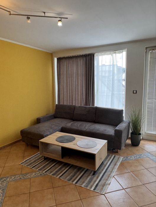 Дава се под наем Тристаен апартамент в Варна, Гръцка махала - 120 кв.м за 1000 € - Снимка #1