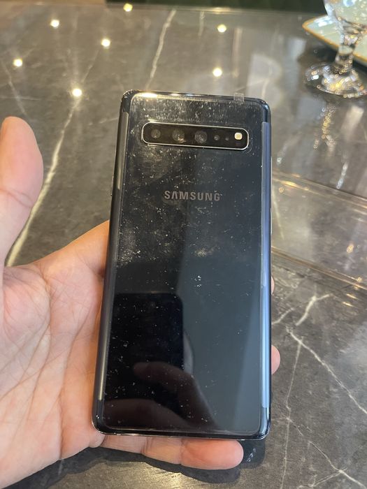 Самсунг с10 5G в черном цвете