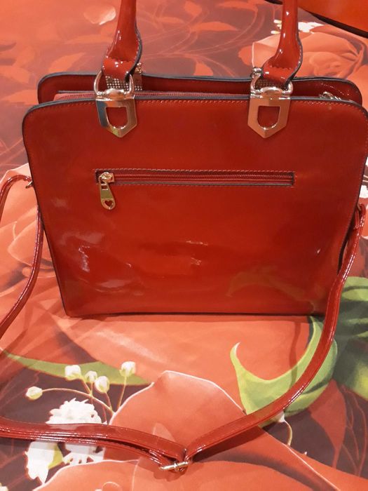 Продавам нови дамски чанти