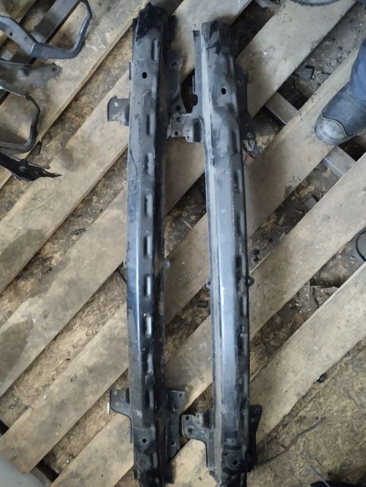 Швеллер переднего бампера на Фольксваген Гольф 4