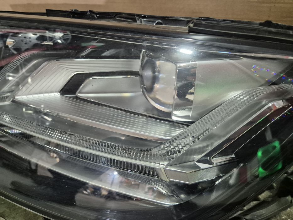 Ляв фар Audi Q7 4M  Ауди КЮ7 SQ Matrix