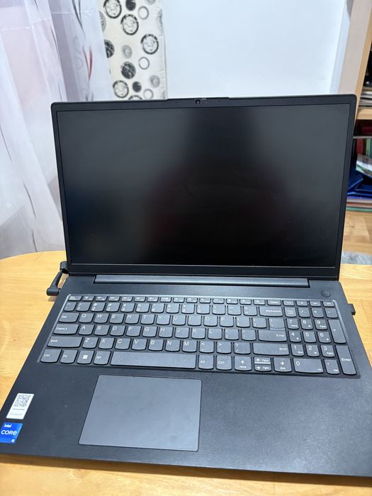 Laptop Lenovo V15 G2 ITL cu procesor Intel Core I5