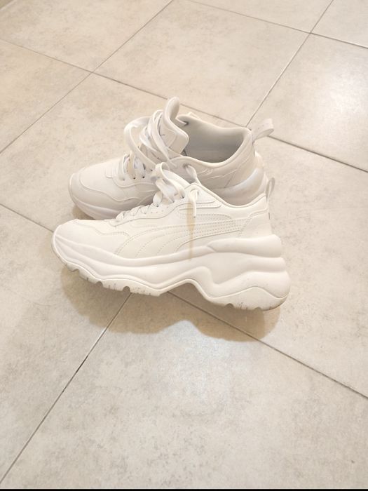 Дамски  бели маратонки PUMA