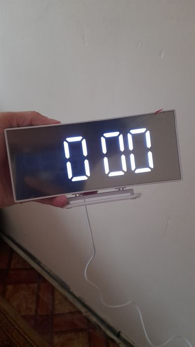 Часы электронные.