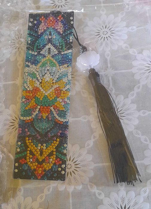 Semne de carte cu diamante și cristale