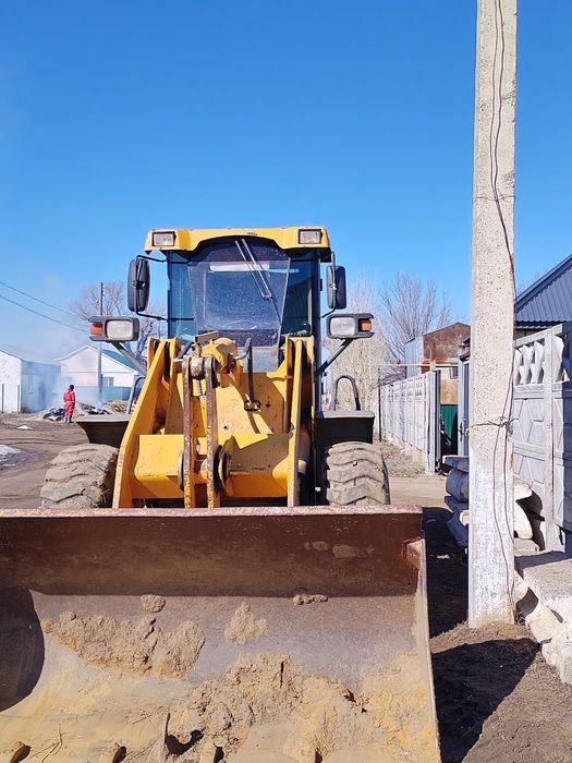 продам фронтальный погрузчик 3 тонник