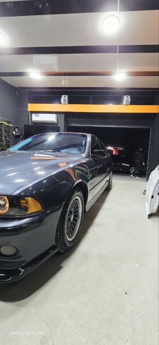 BMW e39 в отличном состоянии.