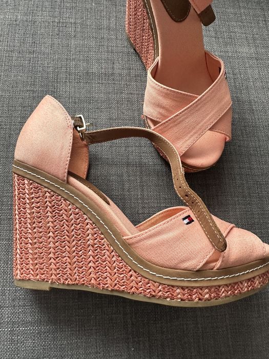 Босоножки женские