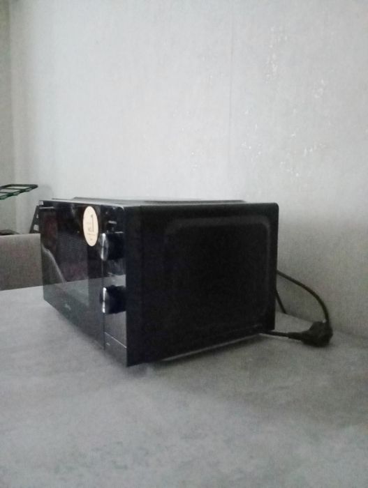 Продам новую микроволновку Midea