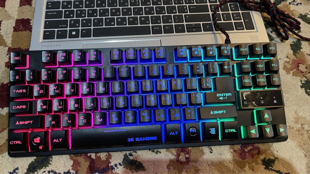 2E gaming klavitura