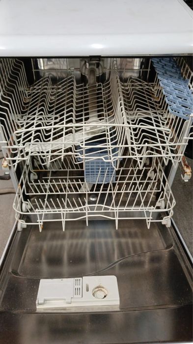 Продам посудомоечную машину Indesit