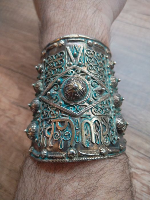 Продавам антикварна Египетска сребърна гривна единствена уникална