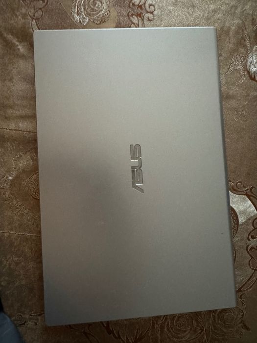 Laptop Asus foarte putin utilizat