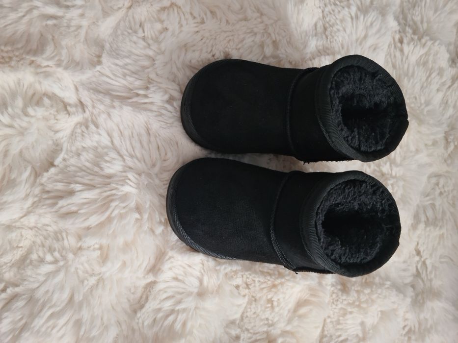 UGG  mărimea 19 unisex