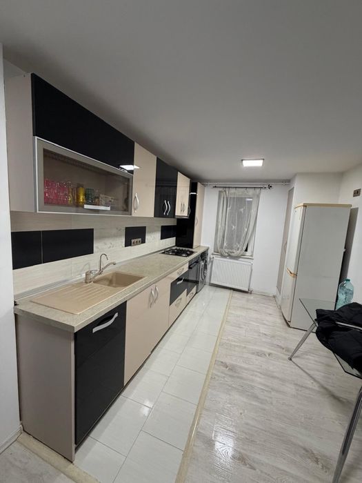 Apartament 3 camere , 2 bai  de inchiriat