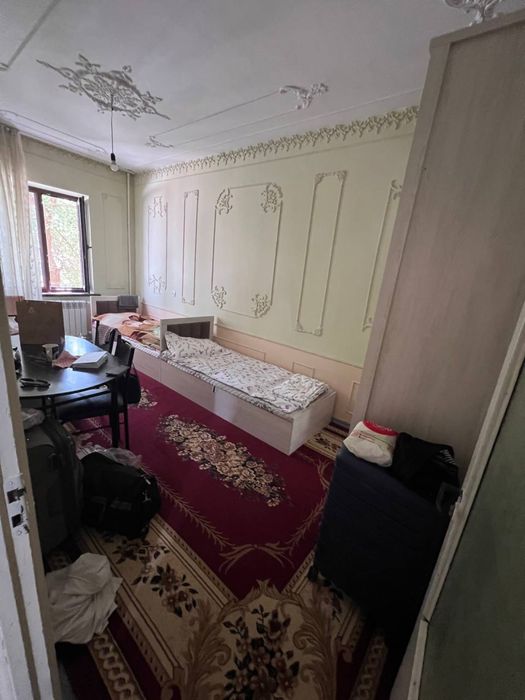 Chorsuvda joylashgan 4 xonali Kvartira sotiladi