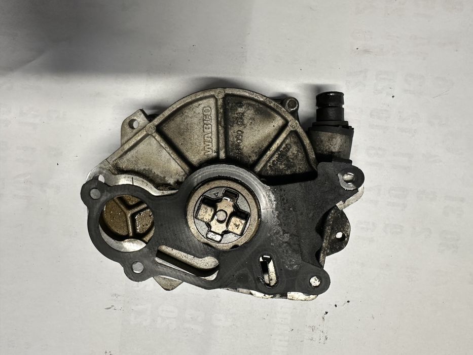 03L 145 100 B, вакуум-тандем помпа за 1.6tdi Seat,VW,Skoda