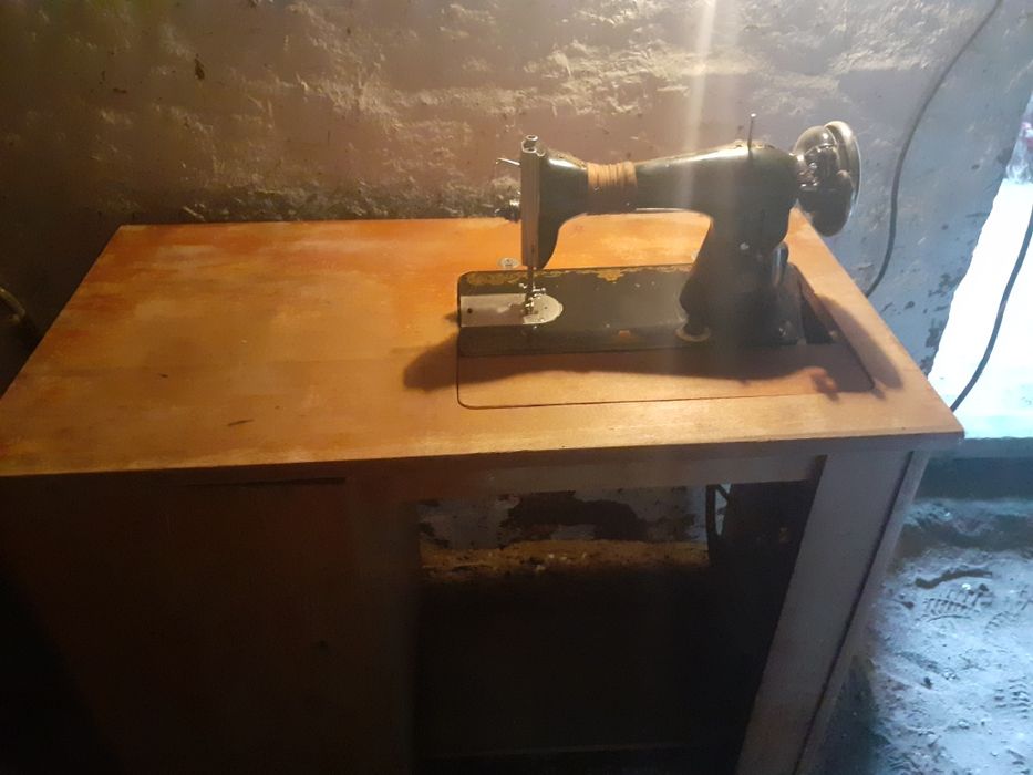 Швейная машинка ножная