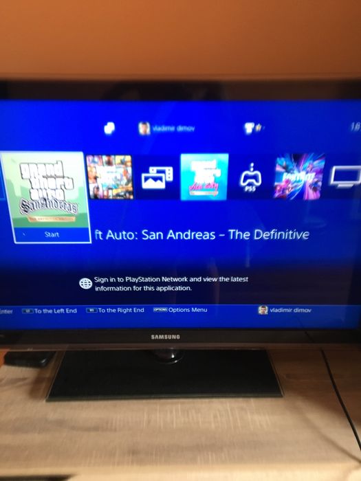 Продавам PS4 slim