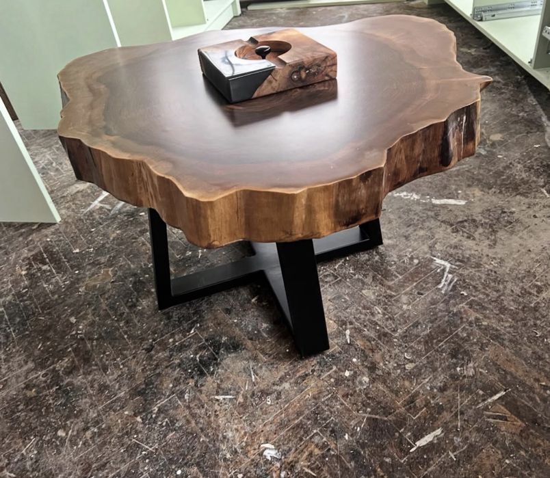 Уникална  холна маса от орех