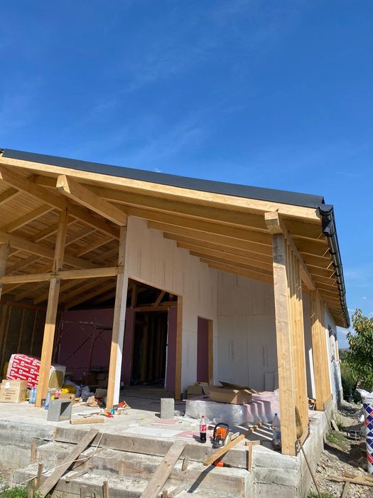 Executăm case la rosu acoperișuri modificări placări polistiren