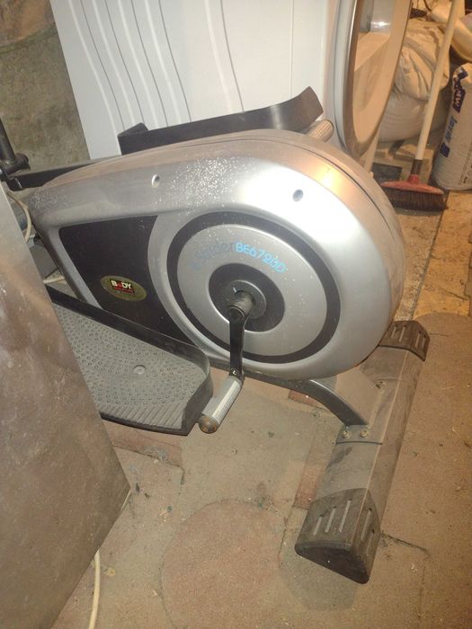 Продавам крос тренажор и степер