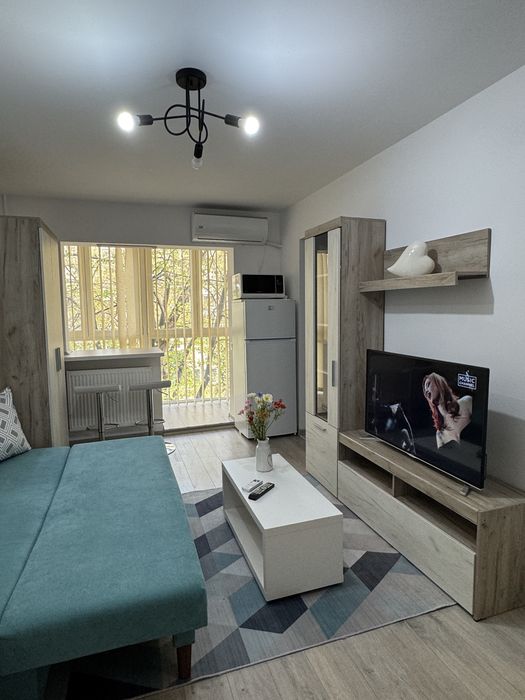 Garsoniera de inchiriat, zona linistita in Decebal, modern mobilata si amenajata, cu A/C