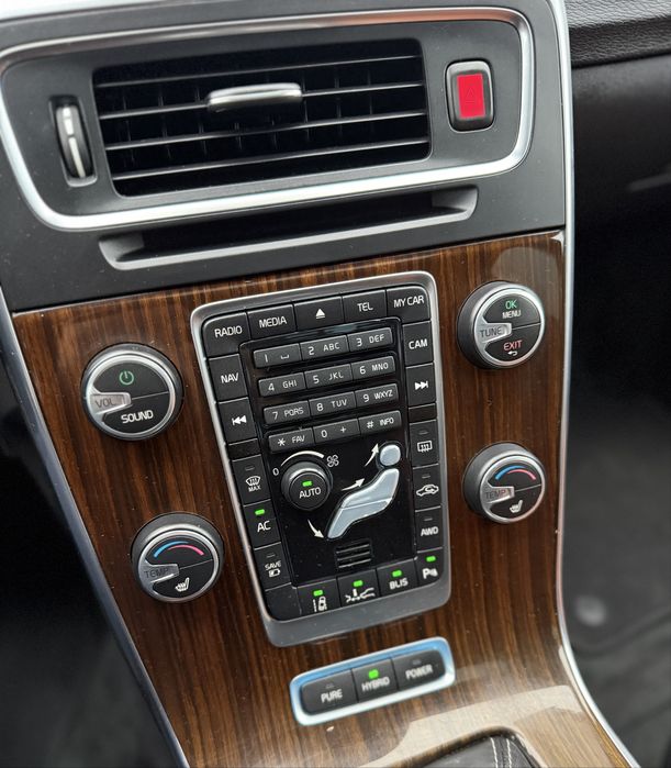 Volvo V60 Plug in Hibrid / Summum / D6 286 cp / AWD