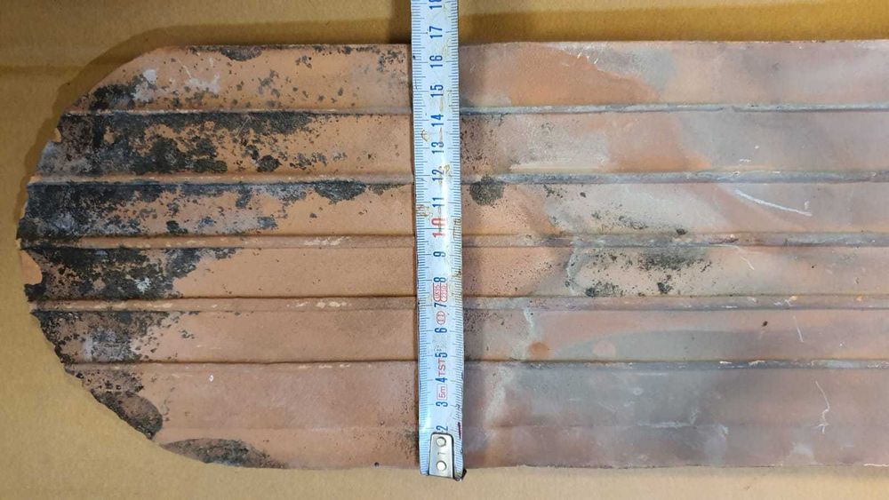 Tigla ceramica veche tip solzi peste tiganeasca rustica stare f. buna