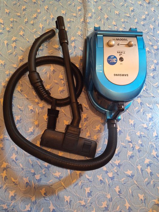 Пылесос Самсунг 1800w.