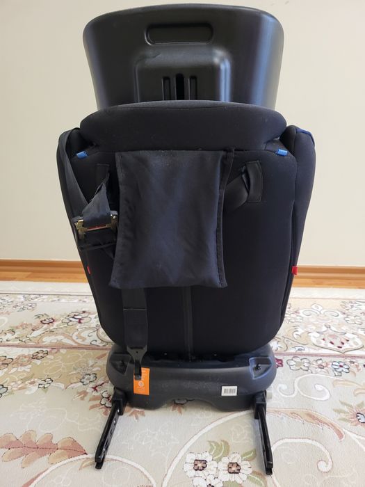 Продается автокресло isofix