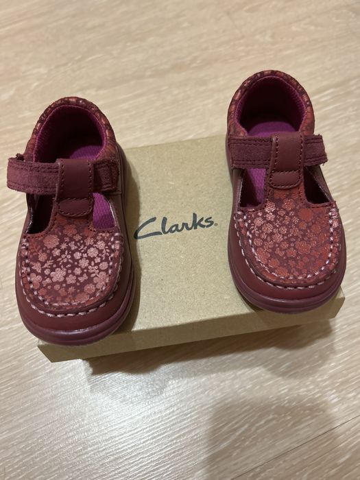 Чисто нови обувки Clark’s