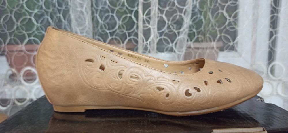 Продам туфли новые