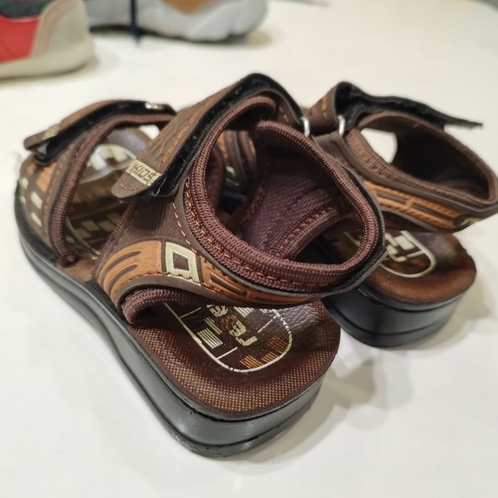 ЛОТ Детски сандали за момче номер 25