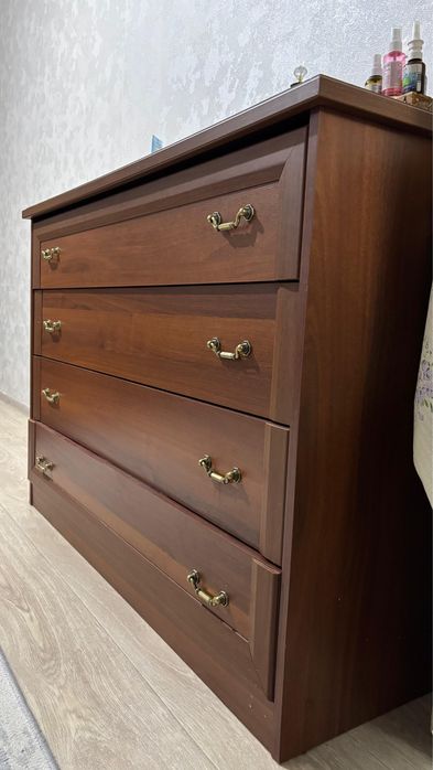 Продам спальный гарнитур