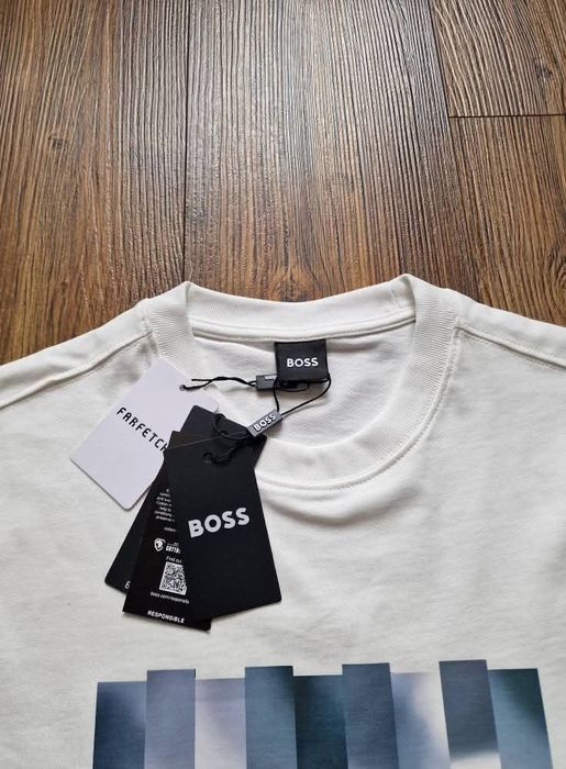 Страхотна мъжка тениска HUGO BOSS размер S