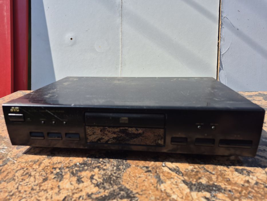Vând compact disc pleyer marca JVC model XL-V120 made in  Singapore 

- DVD- RAM