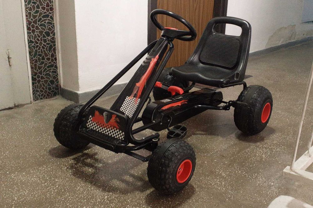 Kart cu pedale Copii 3-8 ani