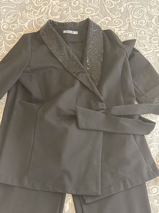 Продам брючный кастюм