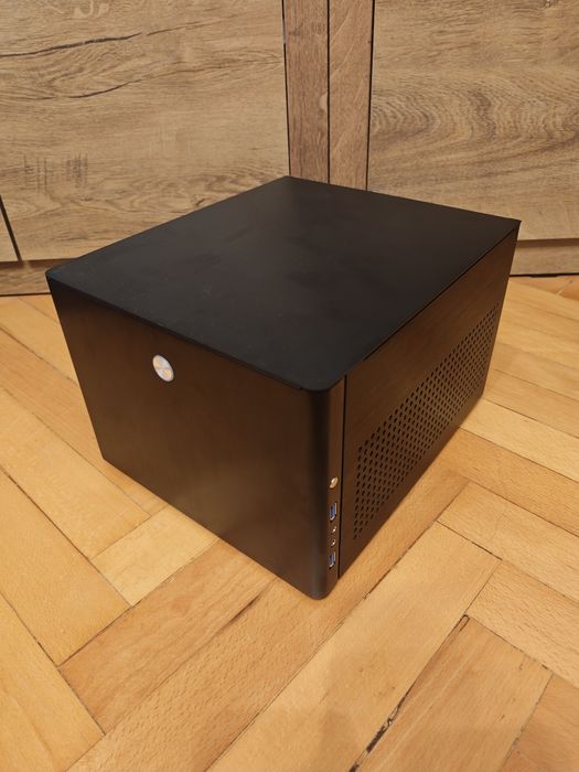 Carcasa kolink satellite plus