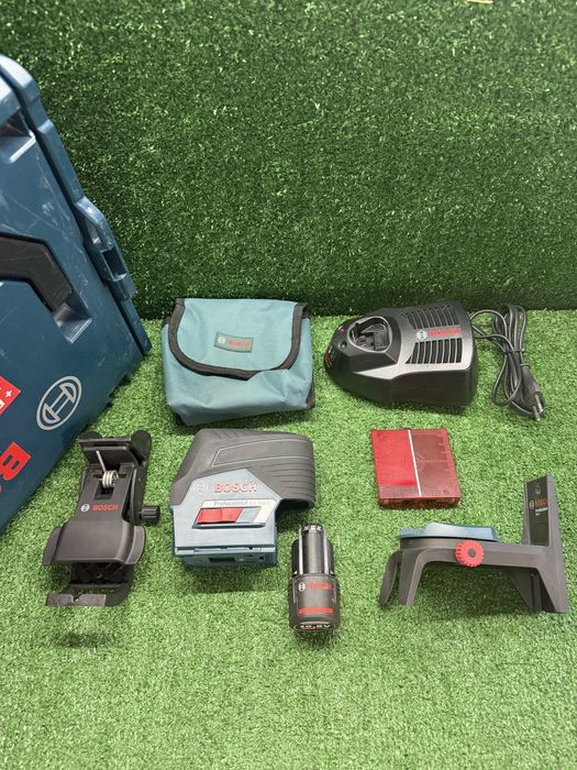 Линеен лазерен нивелир Bosch GCL 2-50 C