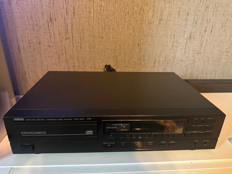 CD Player Yamaha CDX-520 Natural Sound Compact Disc Player