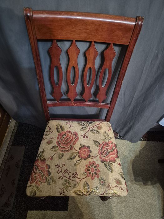 Столовые мягкие стулья