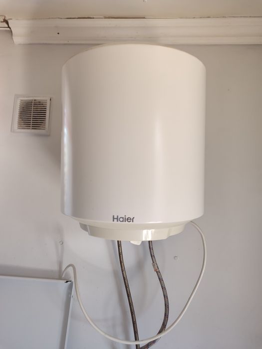 Продам бойлер 30л бойлер haier.