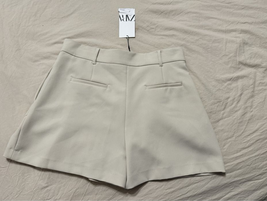 Шорты Zara с этикеткой