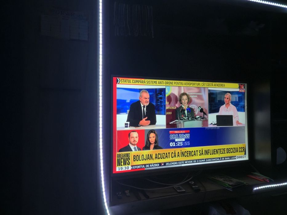 Continental Edison Smart LED cu diagonala de 49 de inchi (124,5 cm), rezoluție UHD 4K și sistem de sunet JBL integrat