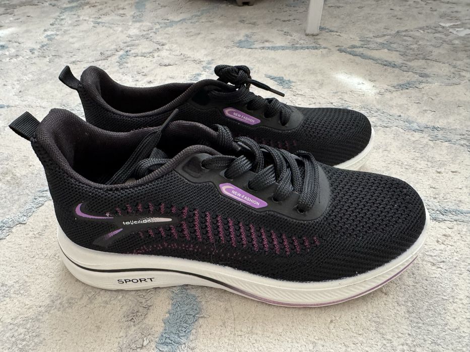 Новые женские кроссовки