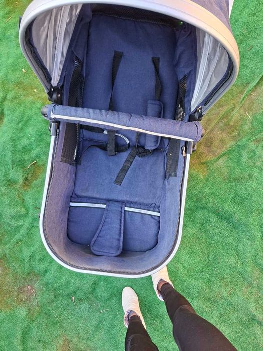 Продавам комбинирана детска количка в отлично състояние