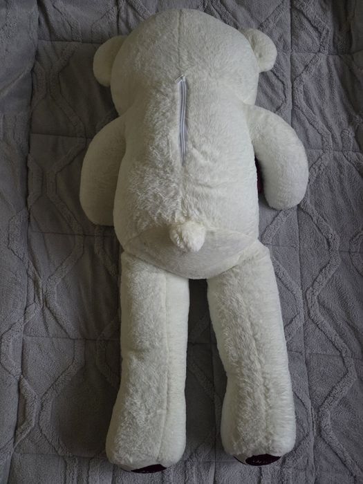 Голям плюшен мечок