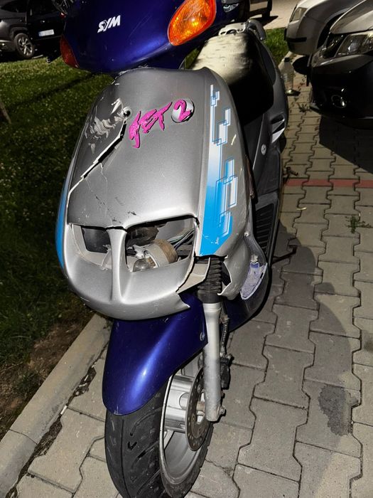 Dau spre vanzare 2 scutare un rdb și un sim   cu motoare de 49 si setu